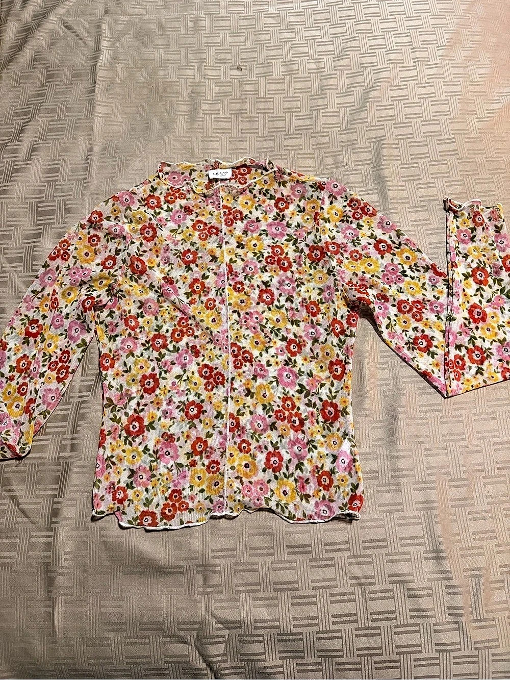Le Lis Floral Button Front Top in Pink & White Like New
